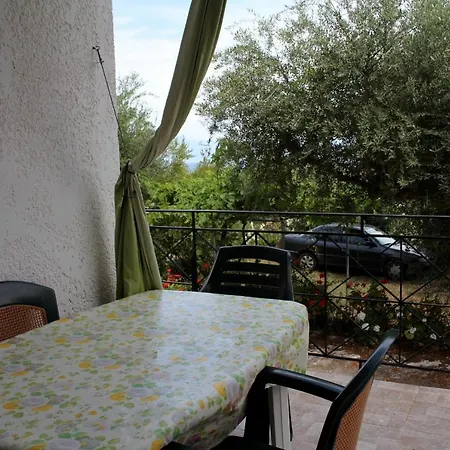Spourgitis 3a Apartment Kompoi